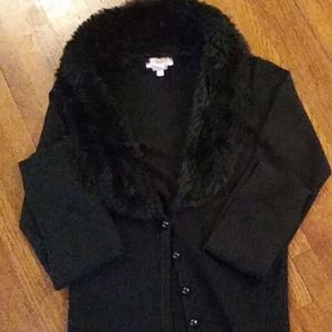 Solid Black Sweater Top w Faux Fur Collar